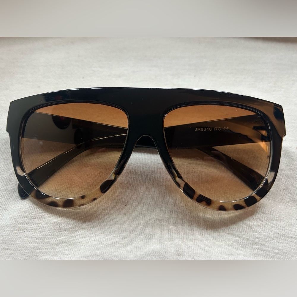 Oversized Two-Tone Flat Top Sunglasses